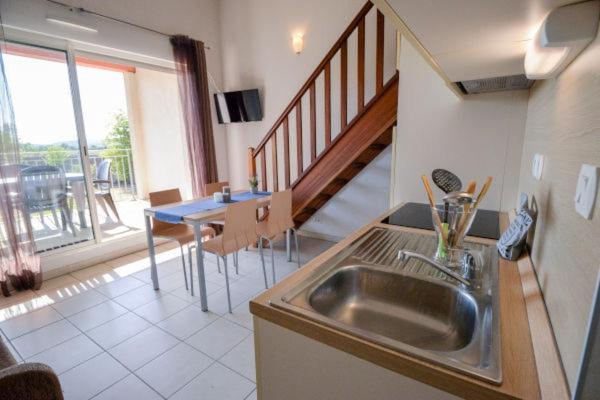 La Residence Du Chateau De Jouarres Azille Екстериор снимка